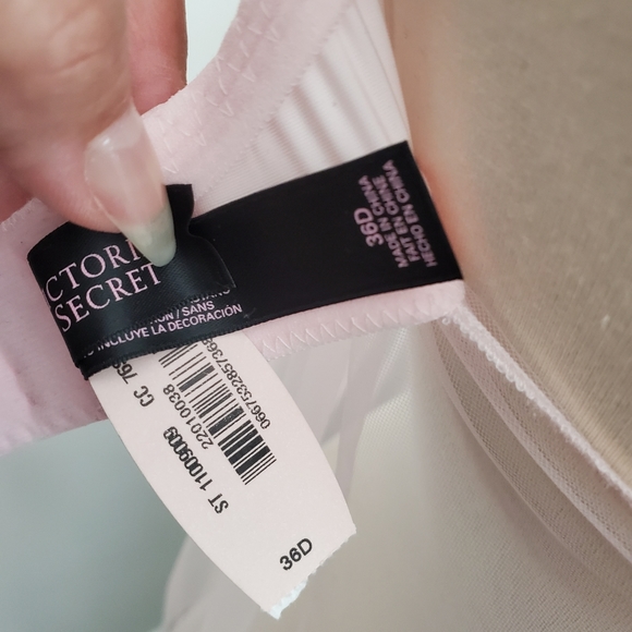 Victoria's Secret Chemise - Picture 11 of 11